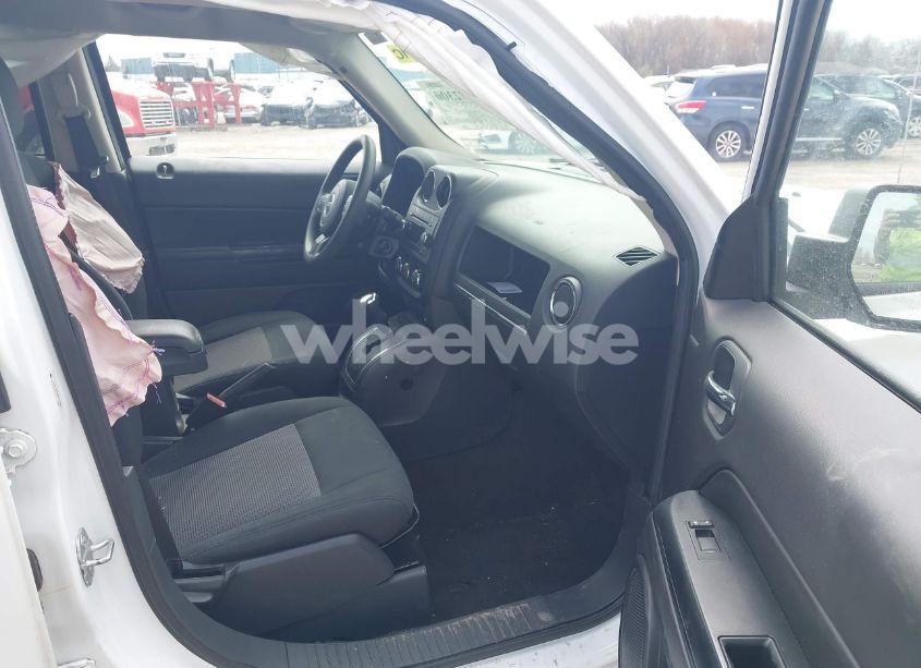 Photo 5 of 2014 Jeep Patriot SPORT (VIN 1C4NJRBB5ED778512)