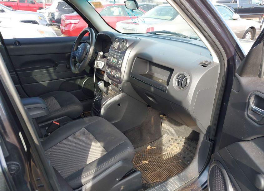 Photo 5 of 2014 Jeep Patriot SPORT (VIN 1C4NJRBB5ED809628)