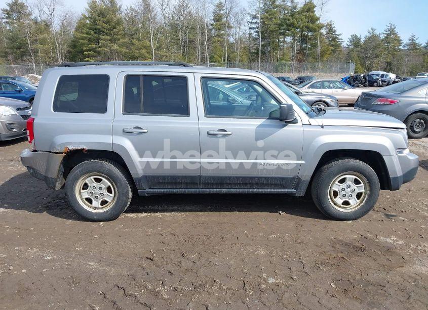 Photo 13 of 2014 Jeep Patriot SPORT (VIN 1C4NJRBB5ED815798)