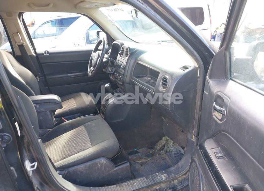 Photo 5 of 2014 Jeep Patriot SPORT (VIN 1C4NJRBB5ED841625)