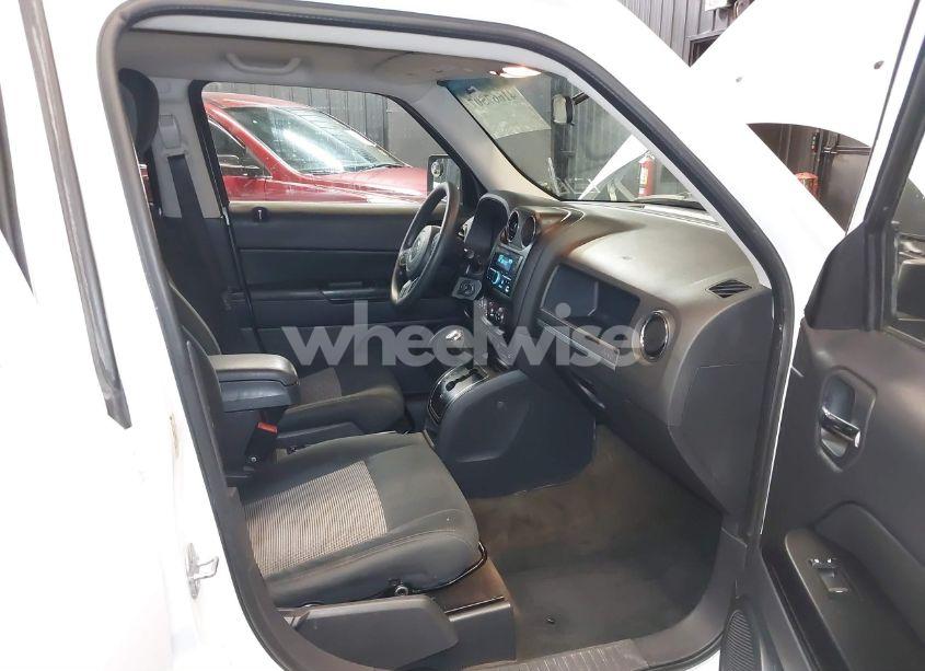 Photo 5 of 2014 Jeep Patriot SPORT (VIN 1C4NJRBB5ED924679)