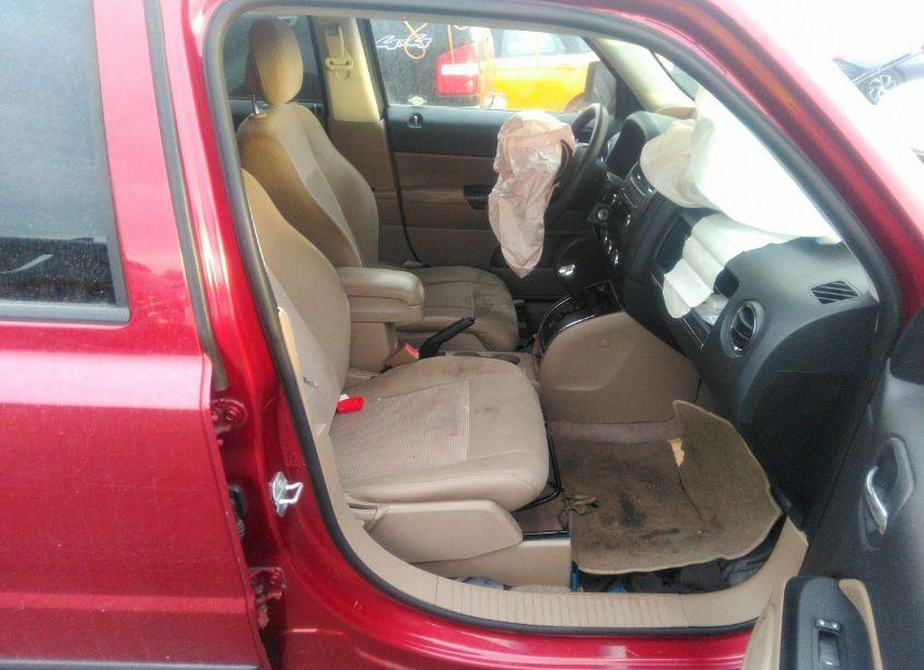 Photo 5 of 2015 Jeep Patriot SPORT (VIN 1C4NJRBB5FD381822)