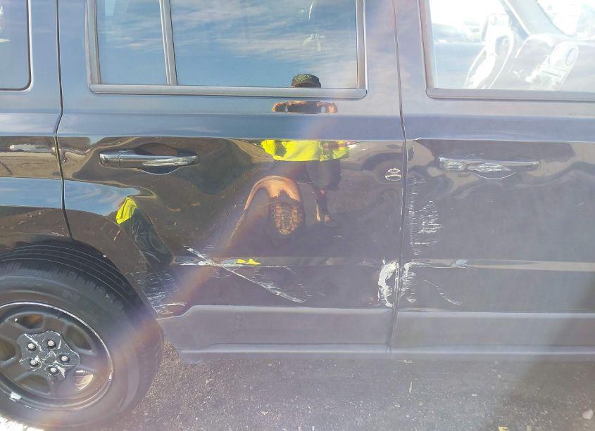 Photo 16 of 2015 Jeep Patriot SPORT (VIN 1C4NJRBB5FD382548)