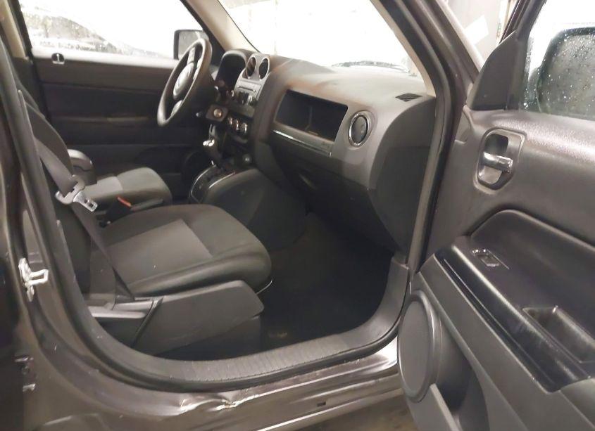 Photo 5 of 2016 Jeep Patriot SPORT (VIN 1C4NJRBB5GD558967)