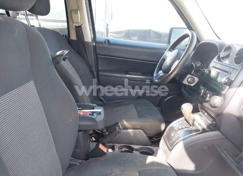 Photo 5 of 2013 Jeep Patriot SPORT (VIN 1C4NJRBB6DD262920)