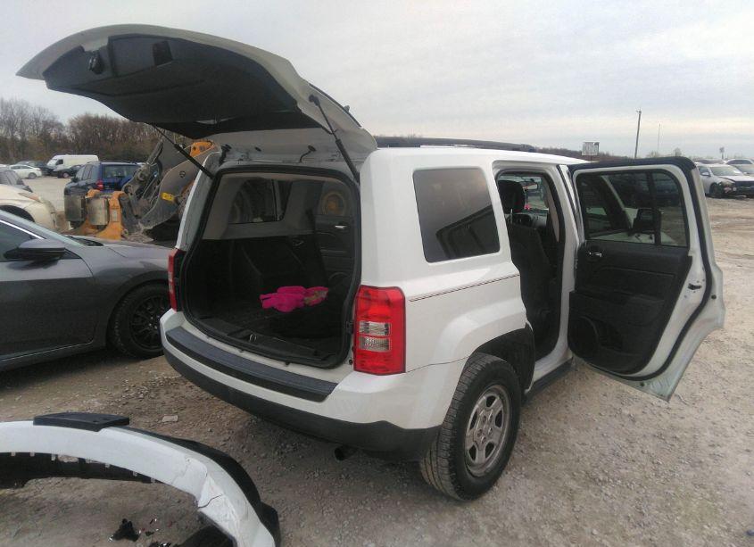 Photo 4 of 2015 Jeep Patriot SPORT (VIN 1C4NJRBB6FD354029)
