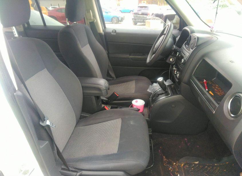 Photo 5 of 2015 Jeep Patriot SPORT (VIN 1C4NJRBB6FD354029)