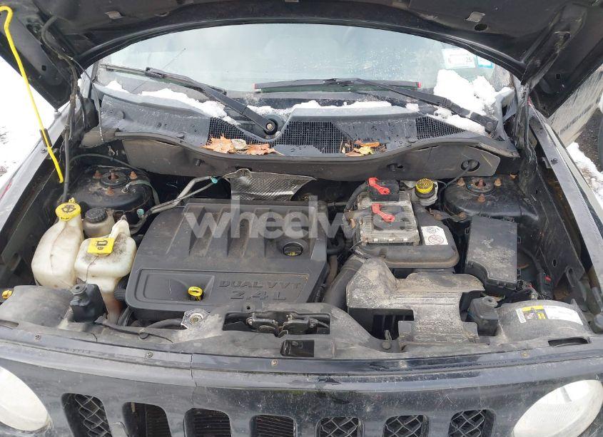 Photo 10 of 2016 Jeep Patriot SPORT (VIN 1C4NJRBB6GD713980)