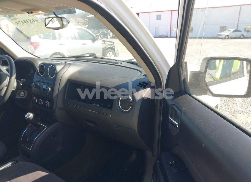 Photo 5 of 2016 Jeep Patriot SPORT (VIN 1C4NJRBB6GD764900)