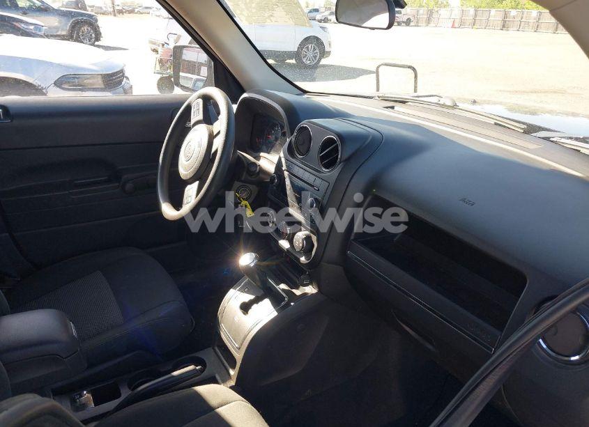 Photo 5 of 2012 Jeep Patriot SPORT (VIN 1C4NJRBB7CD633808)