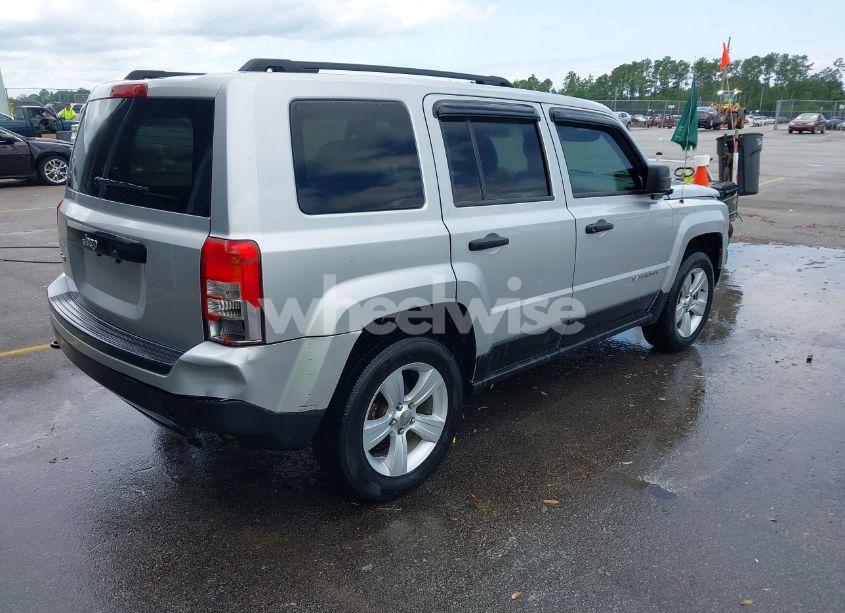 Photo 4 of 2013 Jeep Patriot SPORT (VIN 1C4NJRBB7DD145640)
