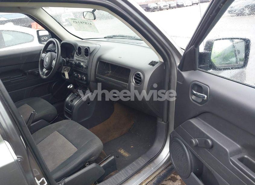 Photo 5 of 2014 Jeep Patriot SPORT (VIN 1C4NJRBB7ED601038)