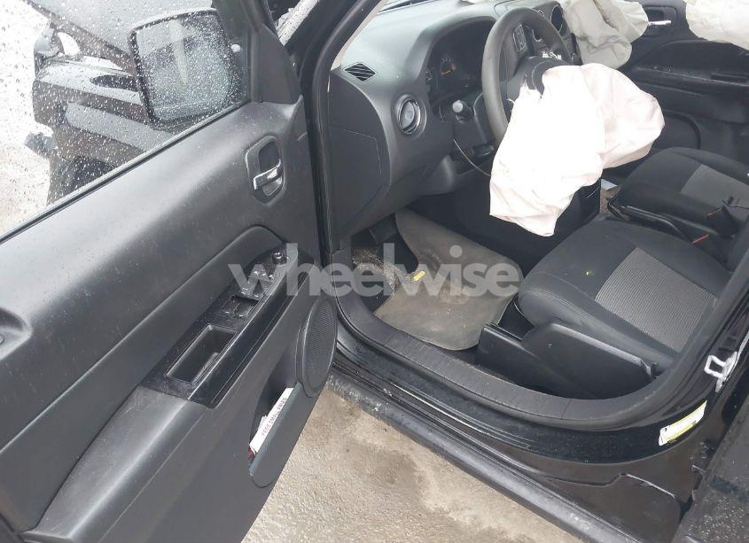 Photo 5 of 2015 Jeep Patriot SPORT (VIN 1C4NJRBB7FD135290)