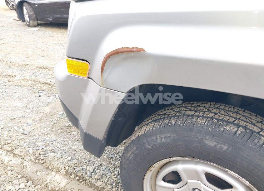 Photo 12 of 2015 Jeep Patriot SPORT (VIN 1C4NJRBB7FD426307)