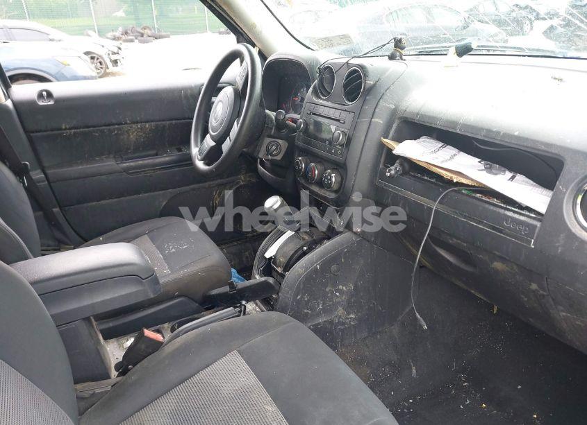 Photo 5 of 2012 Jeep Patriot SPORT (VIN 1C4NJRBB8CD621540)