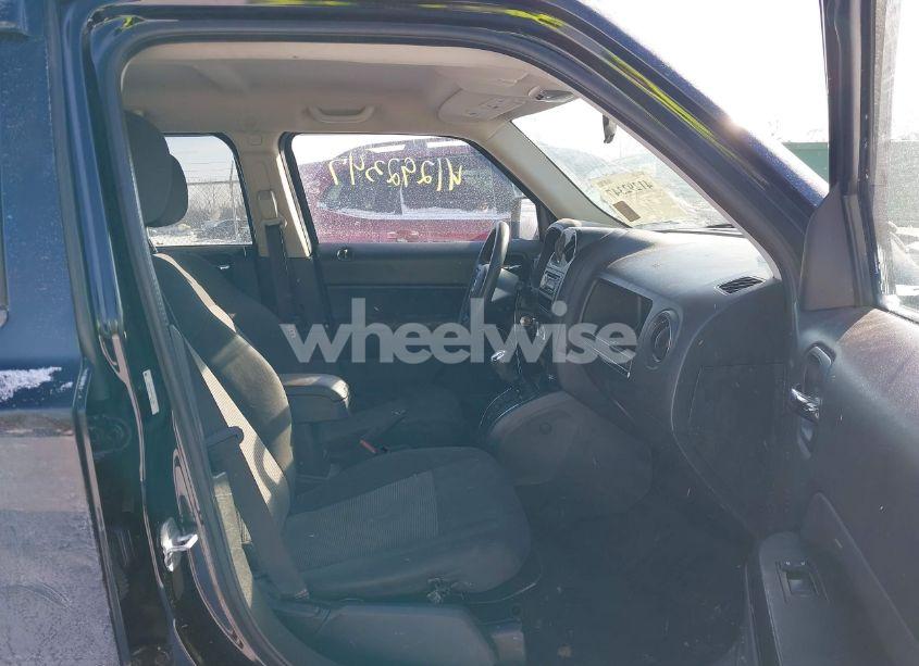 Photo 5 of 2014 Jeep Patriot SPORT (VIN 1C4NJRBB8ED574660)