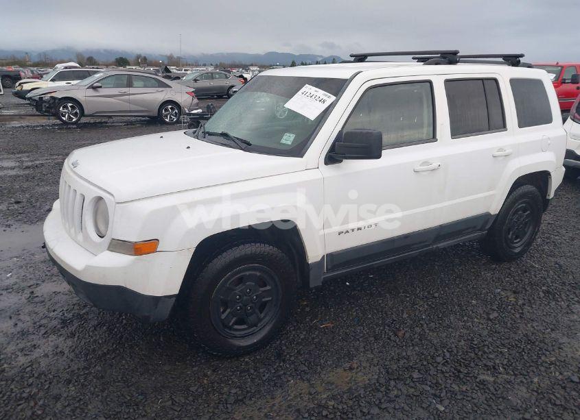 Photo 2 of 2014 Jeep Patriot SPORT (VIN 1C4NJRBB8ED617488)