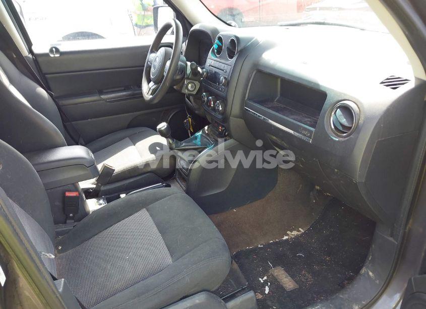 Photo 5 of 2014 Jeep Patriot SPORT (VIN 1C4NJRBB8ED751952)