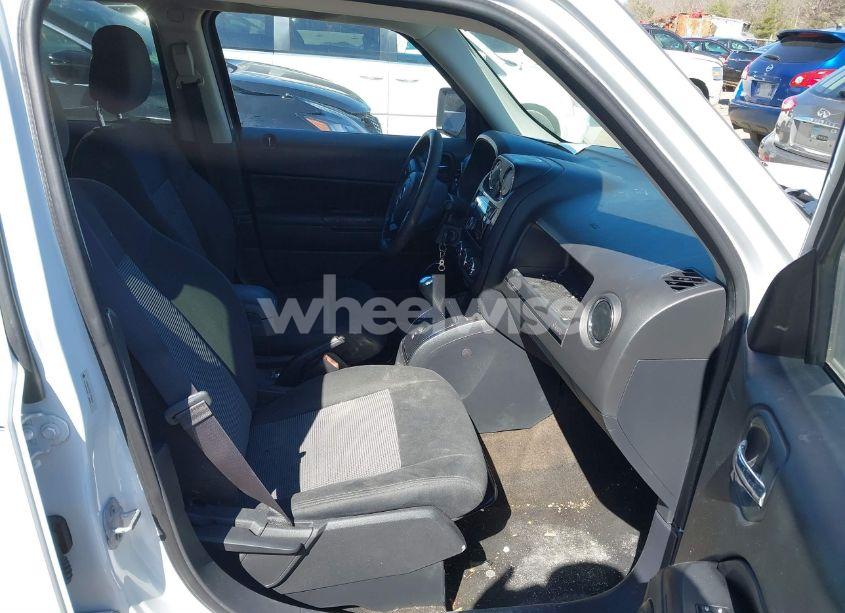 Photo 5 of 2015 Jeep Patriot SPORT (VIN 1C4NJRBB8FD206836)