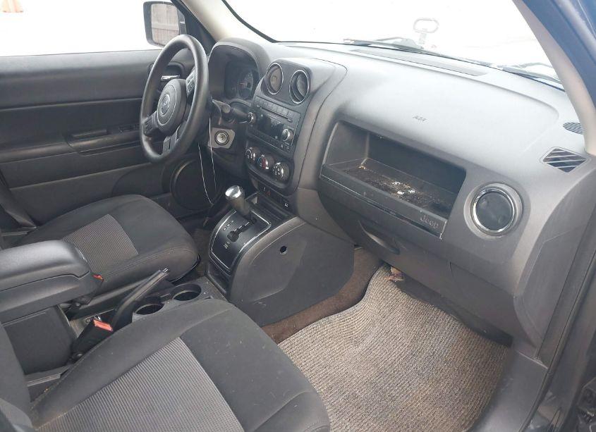 Photo 5 of 2015 Jeep Patriot SPORT (VIN 1C4NJRBB8FD307701)