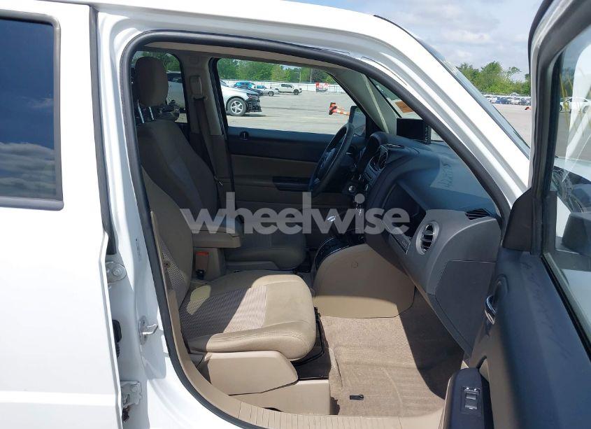 Photo 5 of 2014 Jeep Patriot SPORT (VIN 1C4NJRBB9ED709502)