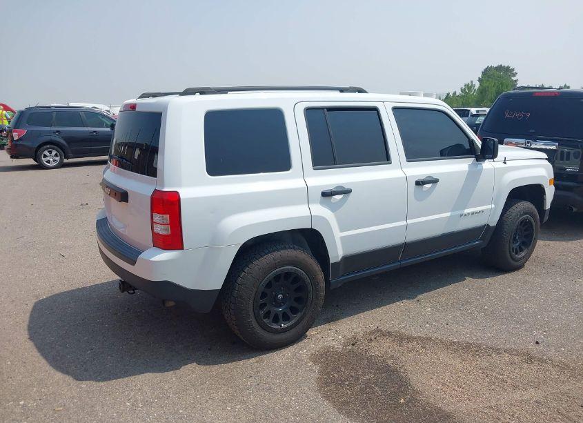 Photo 4 of 2015 Jeep Patriot SPORT (VIN 1C4NJRBB9FD121407)