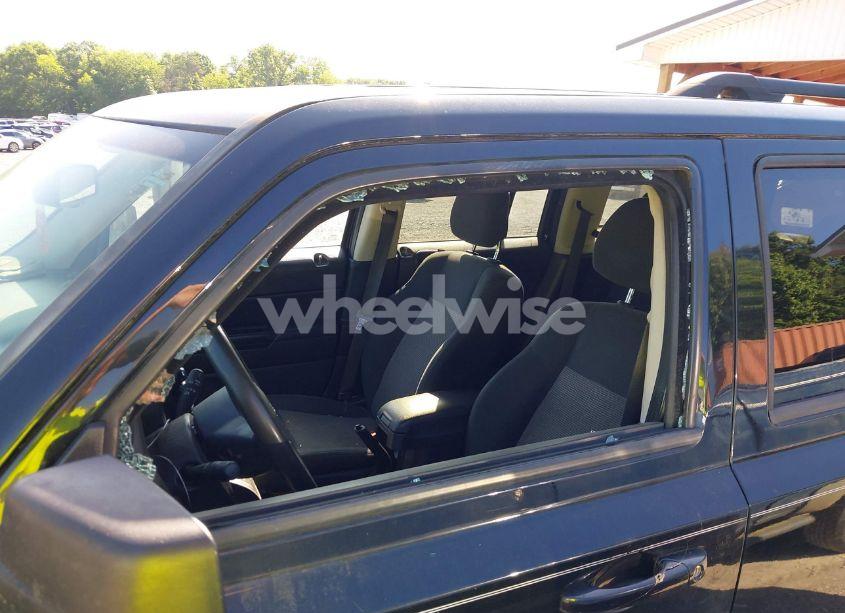 Photo 13 of 2015 Jeep Patriot SPORT (VIN 1C4NJRBB9FD269900)