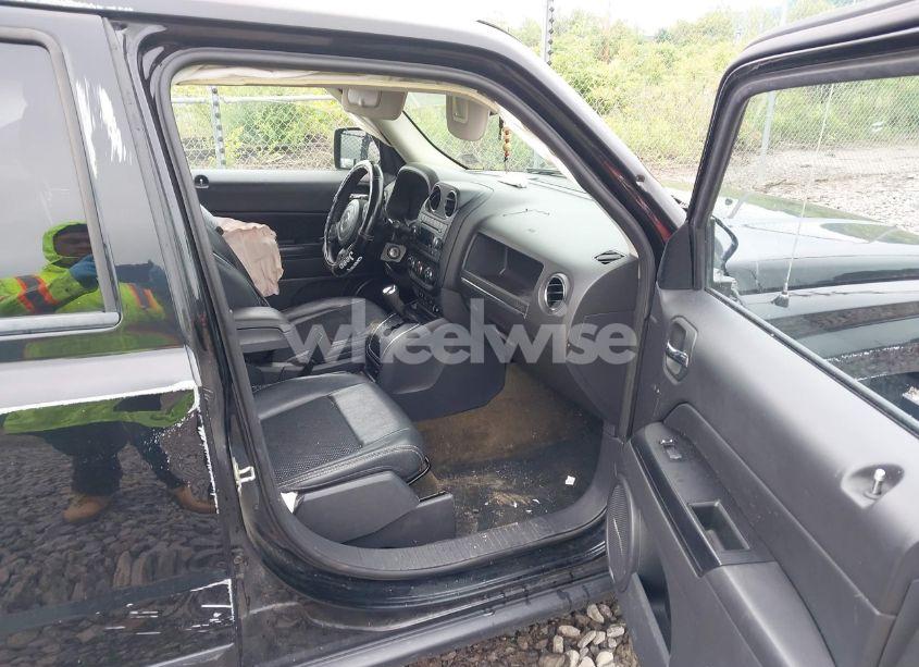 Photo 5 of 2016 Jeep Patriot SPORT SE (VIN 1C4NJRBB9GD804368)