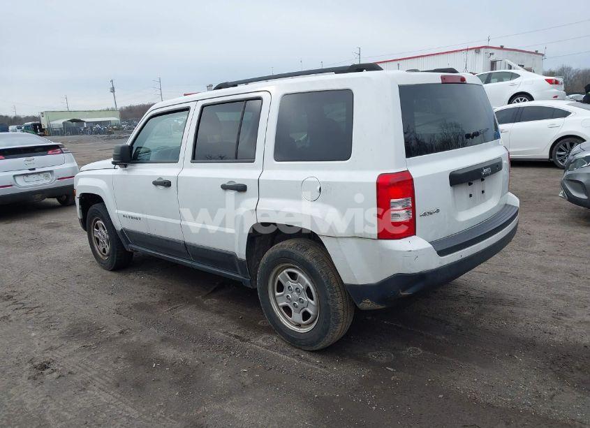 Photo 3 of 2013 Jeep Patriot SPORT (VIN 1C4NJRBBXDD145700)