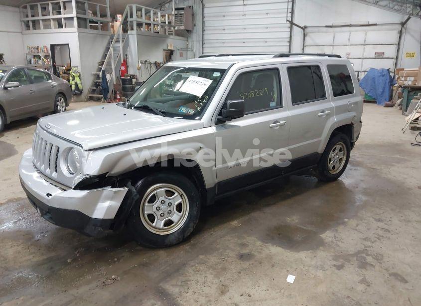 Photo 2 of 2013 Jeep Patriot SPORT (VIN 1C4NJRBBXDD263102)