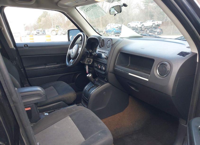 Photo 5 of 2015 Jeep Patriot SPORT (VIN 1C4NJRBBXFD248912)