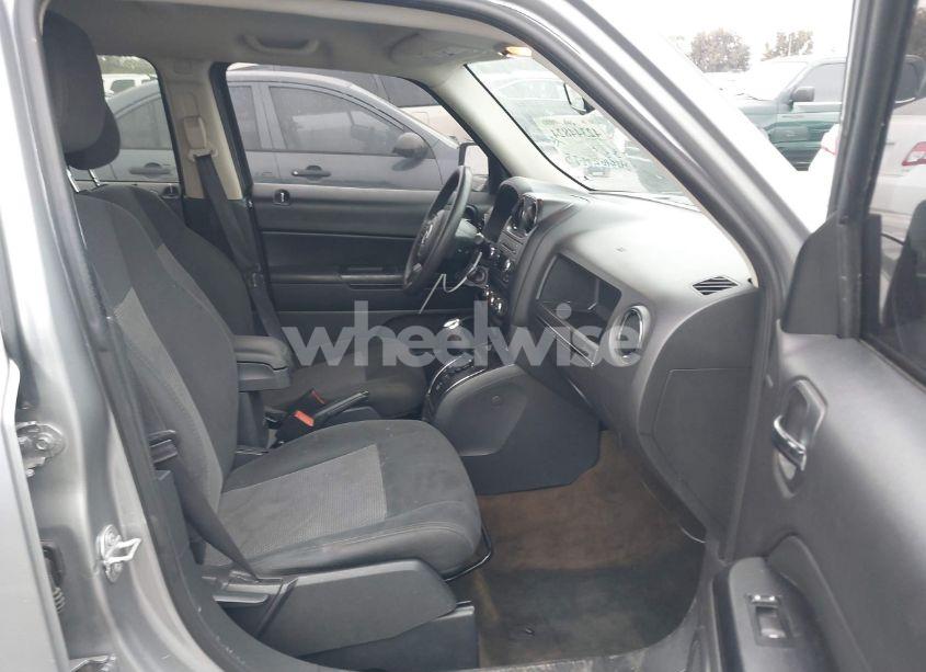 Photo 5 of 2016 Jeep Patriot SPORT (VIN 1C4NJRBBXGD691935)