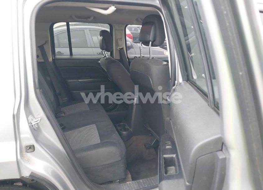 Photo 8 of 2016 Jeep Patriot SPORT (VIN 1C4NJRBBXGD691935)