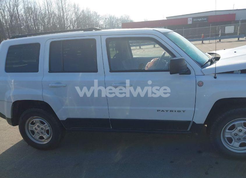 Photo 13 of 2016 Jeep Patriot SPORT (VIN 1C4NJRBBXGD788777)