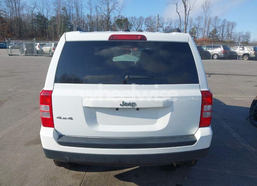 Photo 16 of 2016 Jeep Patriot SPORT (VIN 1C4NJRBBXGD788777)