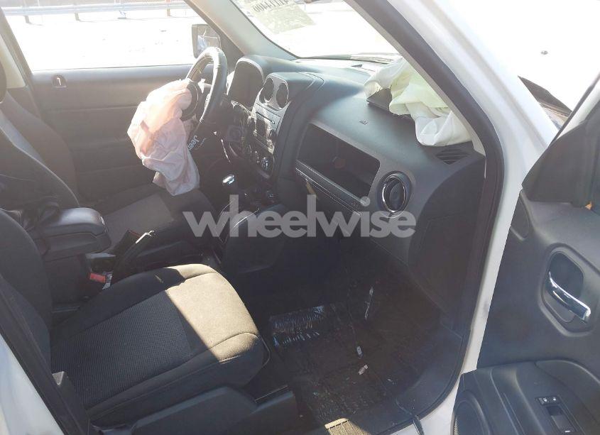 Photo 5 of 2016 Jeep Patriot SPORT (VIN 1C4NJRBBXGD788777)