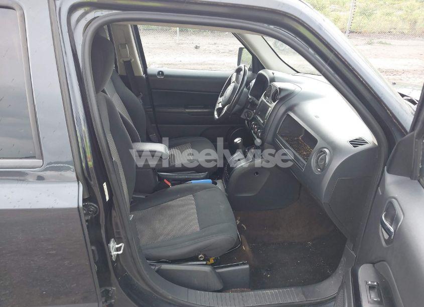 Photo 5 of 2014 Jeep Patriot LATITUDE (VIN 1C4NJRFB0ED641875)