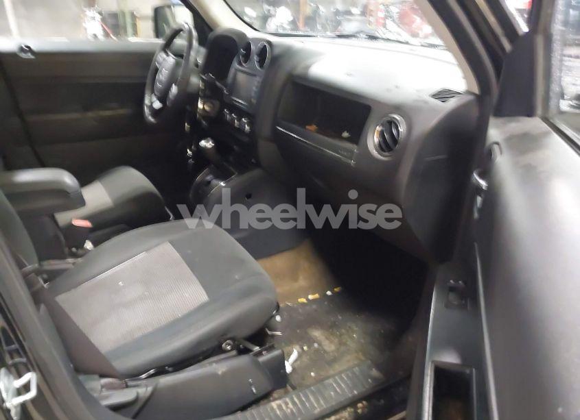 Photo 5 of 2014 Jeep Patriot LATITUDE (VIN 1C4NJRFB0ED718664)