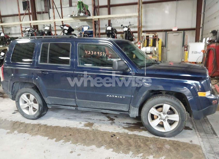 Photo 13 of 2014 Jeep Patriot LATITUDE (VIN 1C4NJRFB0ED730765)
