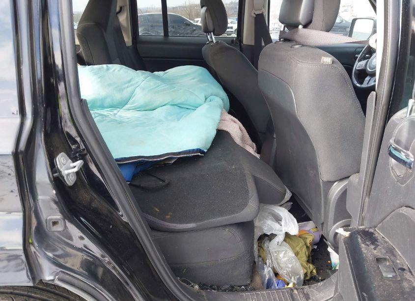 Photo 8 of 2014 Jeep Patriot LATITUDE (VIN 1C4NJRFB0ED904527)