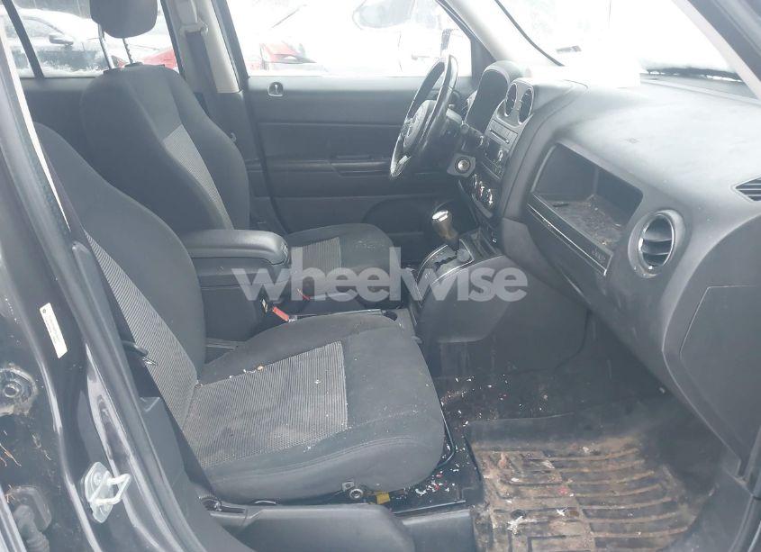 Photo 5 of 2015 Jeep Patriot LATITUDE (VIN 1C4NJRFB0FD184101)