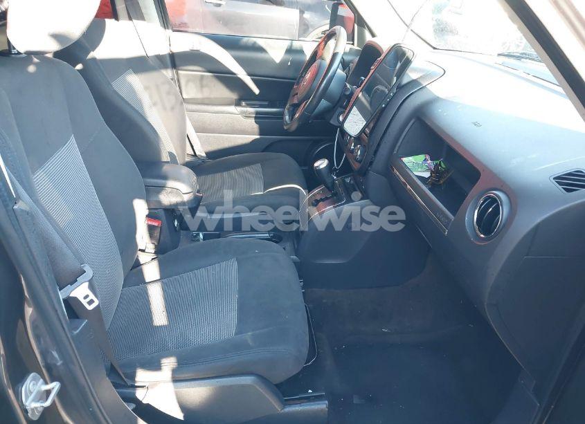 Photo 5 of 2017 Jeep Patriot LATITUDE 4X4 (VIN 1C4NJRFB0HD180133)