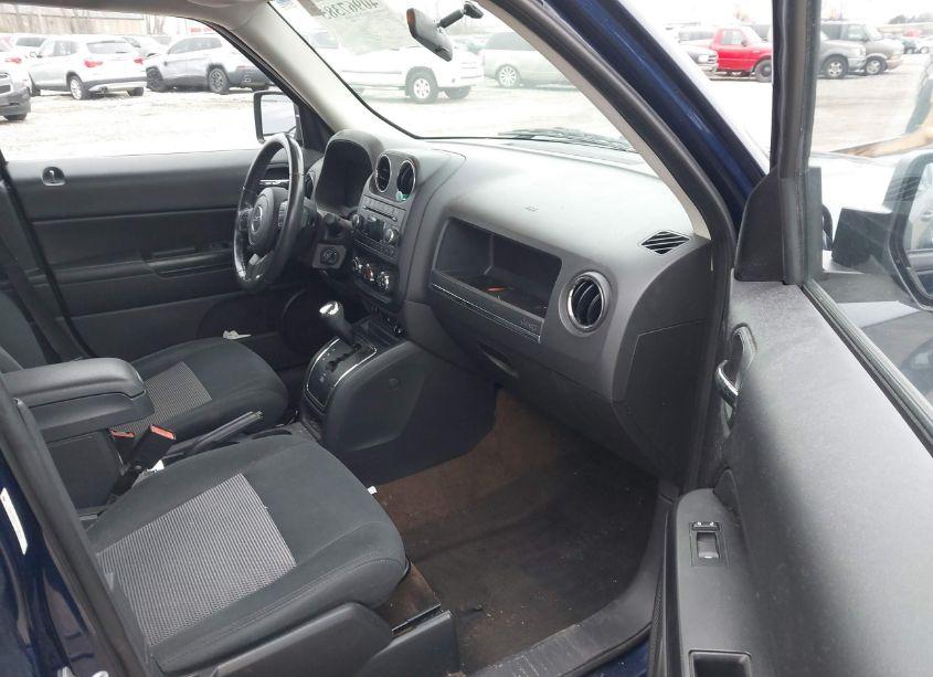 Photo 5 of 2014 Jeep Patriot LATITUDE (VIN 1C4NJRFB1ED540781)