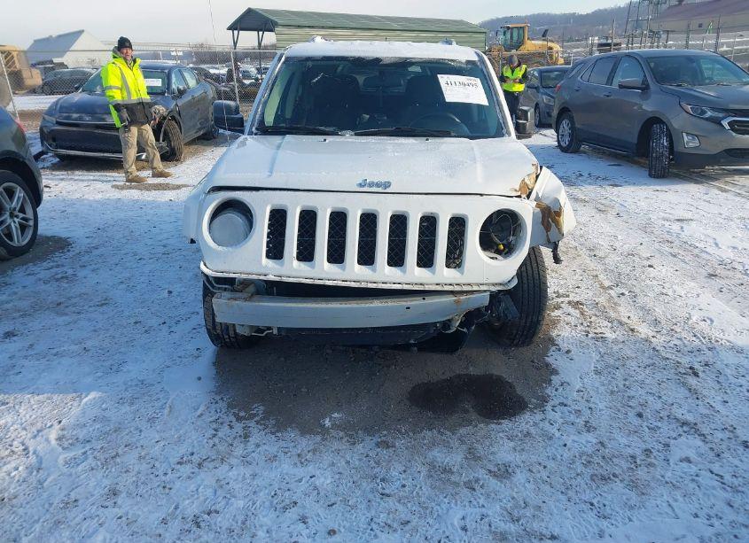 Photo 6 of 2014 Jeep Patriot LATITUDE (VIN 1C4NJRFB1ED627743)