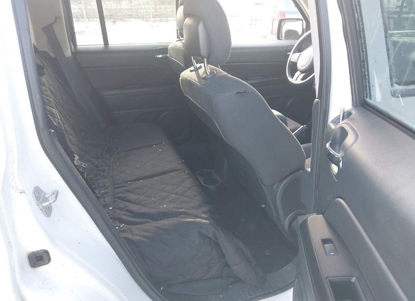 Photo 8 of 2014 Jeep Patriot LATITUDE (VIN 1C4NJRFB1ED627743)