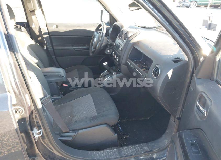 Photo 5 of 2014 Jeep Patriot LATITUDE (VIN 1C4NJRFB1ED670611)