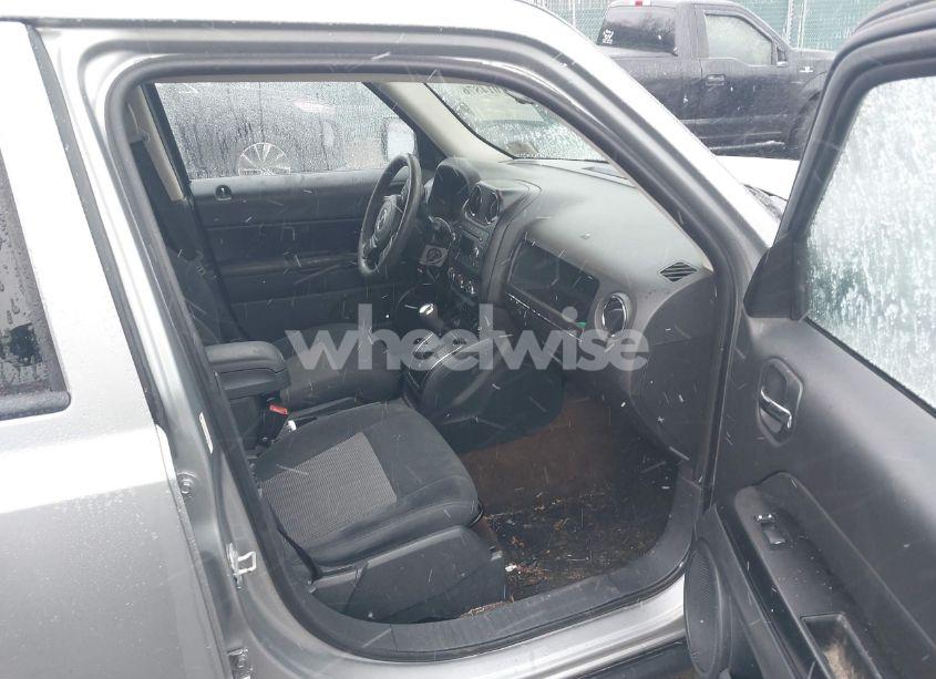 Photo 5 of 2014 Jeep Patriot LATITUDE (VIN 1C4NJRFB1ED898267)