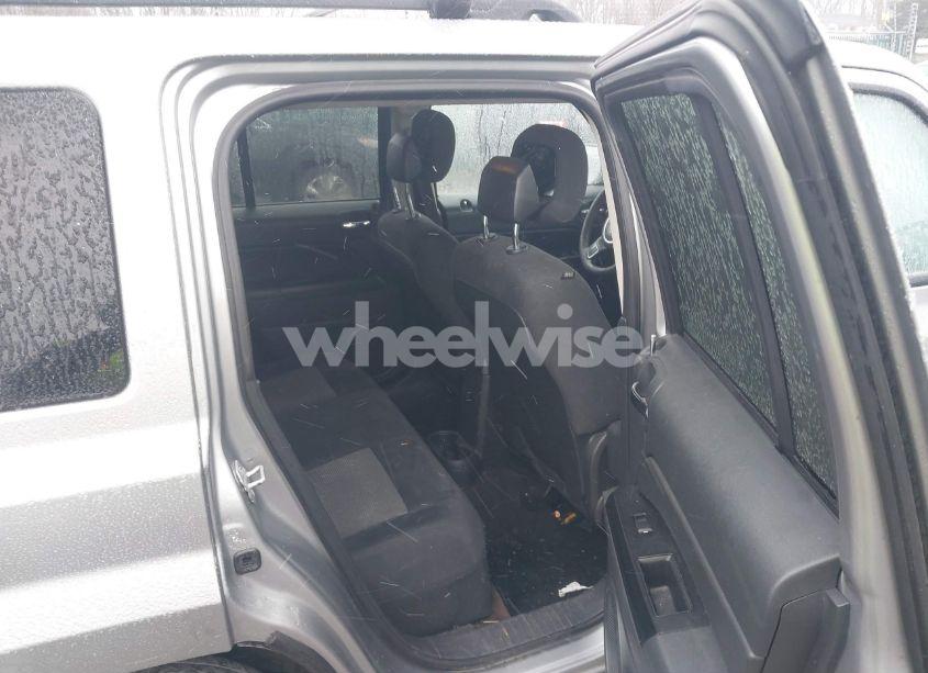 Photo 8 of 2014 Jeep Patriot LATITUDE (VIN 1C4NJRFB1ED898267)