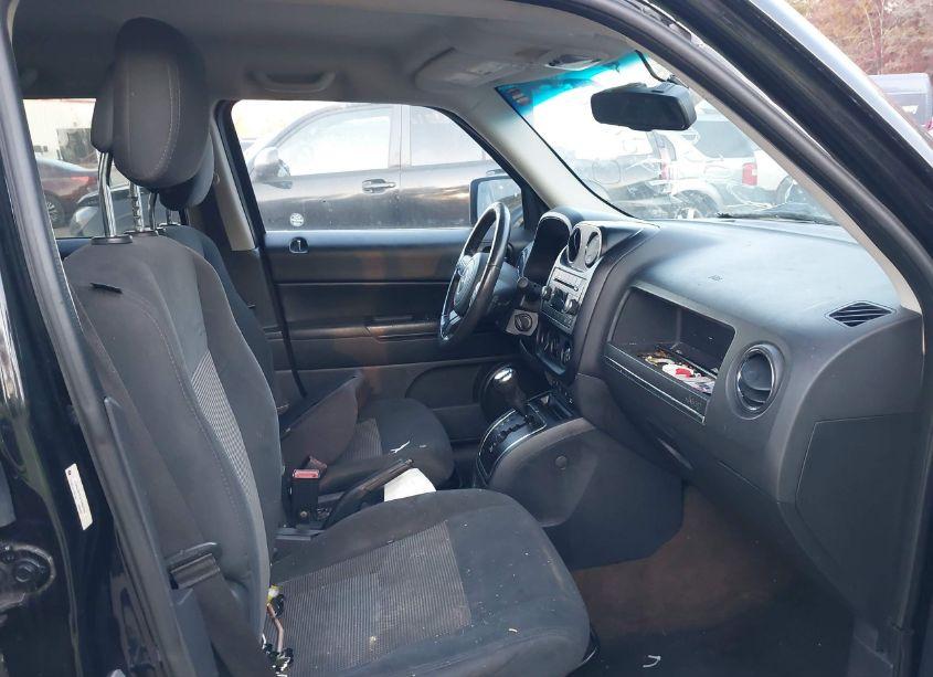 Photo 5 of 2014 Jeep Patriot LATITUDE (VIN 1C4NJRFB1ED898320)