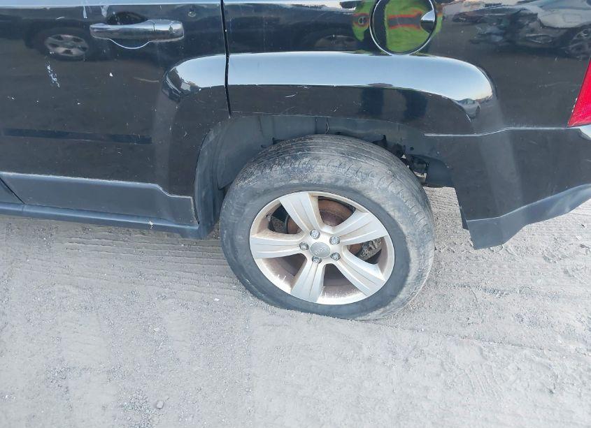 Photo 6 of 2014 Jeep Patriot LATITUDE (VIN 1C4NJRFB1ED898320)